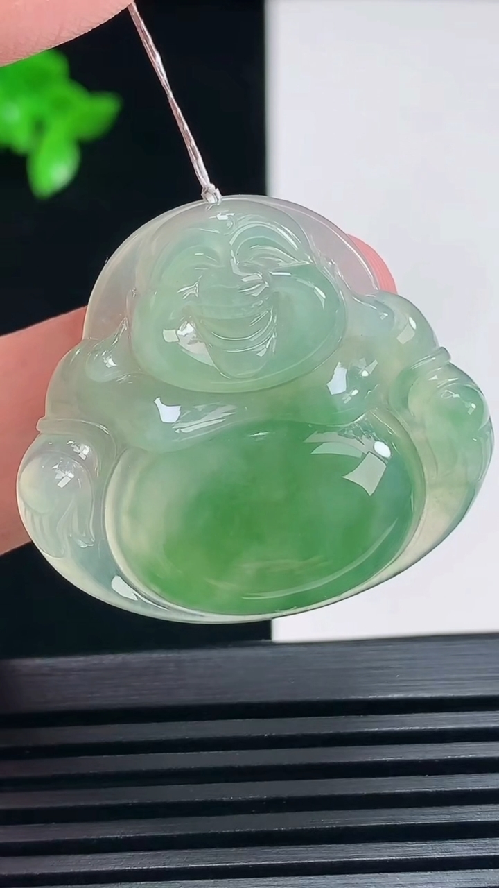 天然A货翡翠种飘花佛公吊坠，尺寸31-34.6-5.6 重量:9.45g
6月25日