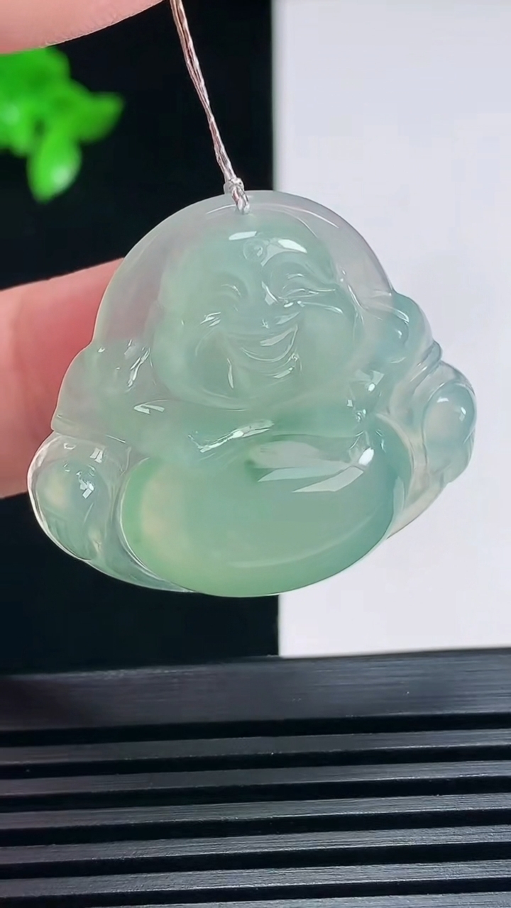 天然A货翡翠佛公吊坠，尺寸31-34.5-8 重量:11.78g
6月25日