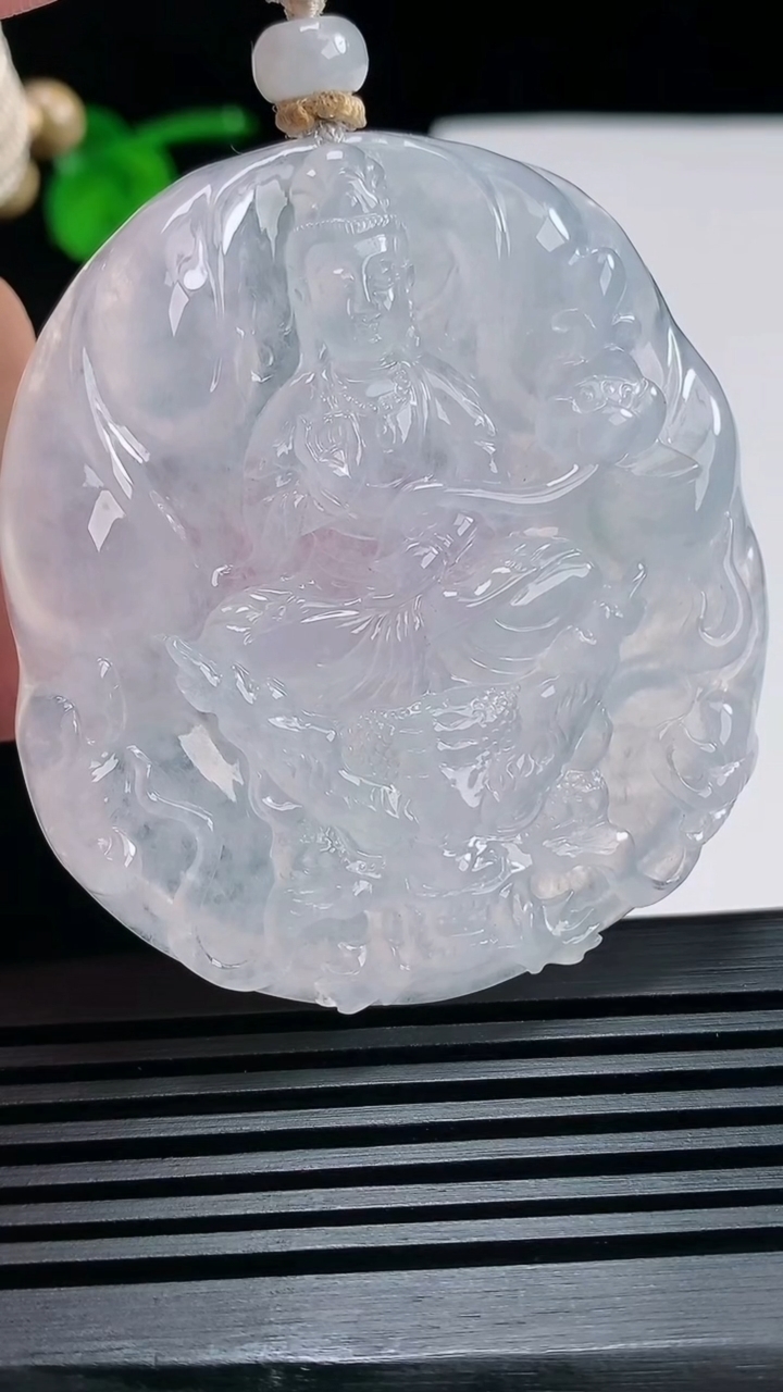 天然A货翡翠种白冰御龙大势至菩萨吊坠，尺寸55-50-7.2 重量:47.84g
6月25日