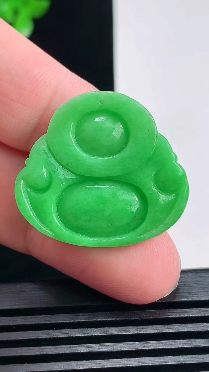 天然A货翡翠佛公吊坠，尺寸26-29-5 重量:6.11g
6月25日