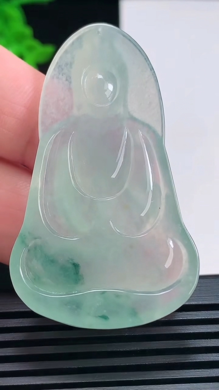 天然A货翡翠冰种飘花素衣观音吊坠，尺寸55-31.6-5.8 重量:17.87g
6月25日