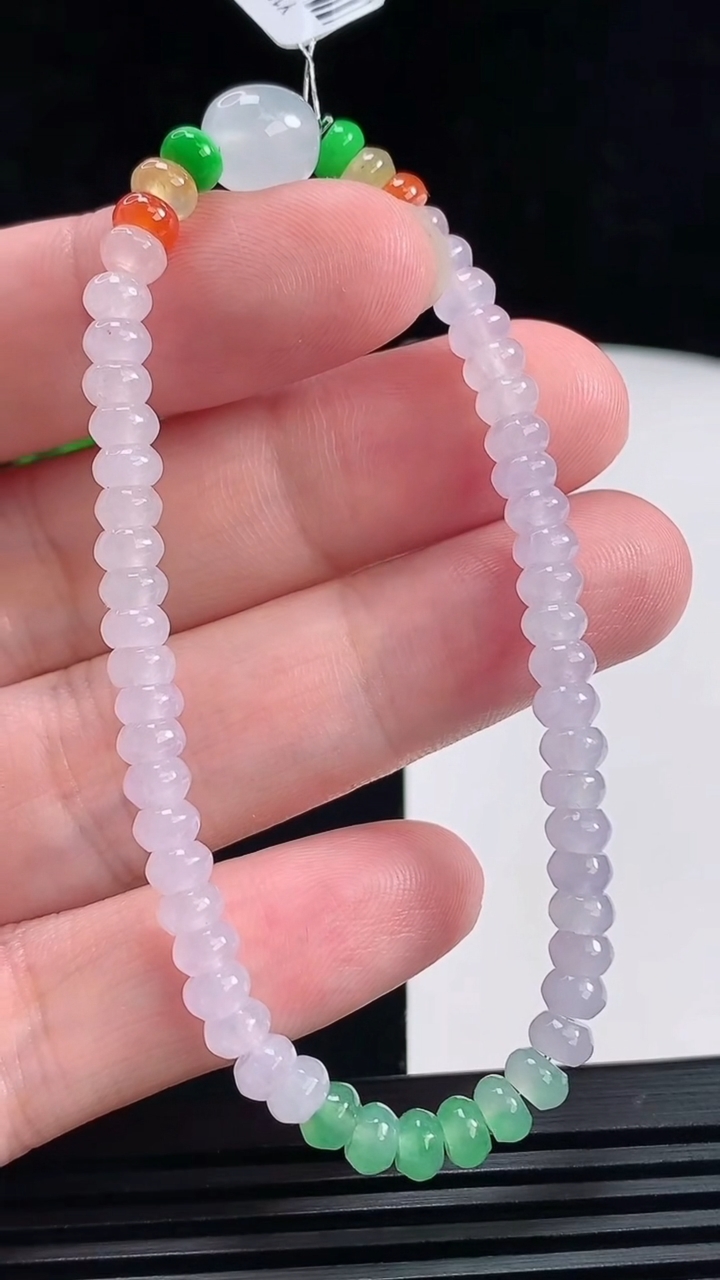 天然A货翡翠三彩算盘珠手串，尺寸5-3.2 重量:9.80g6月26日
工厂直销收藏佳品,种好水足，