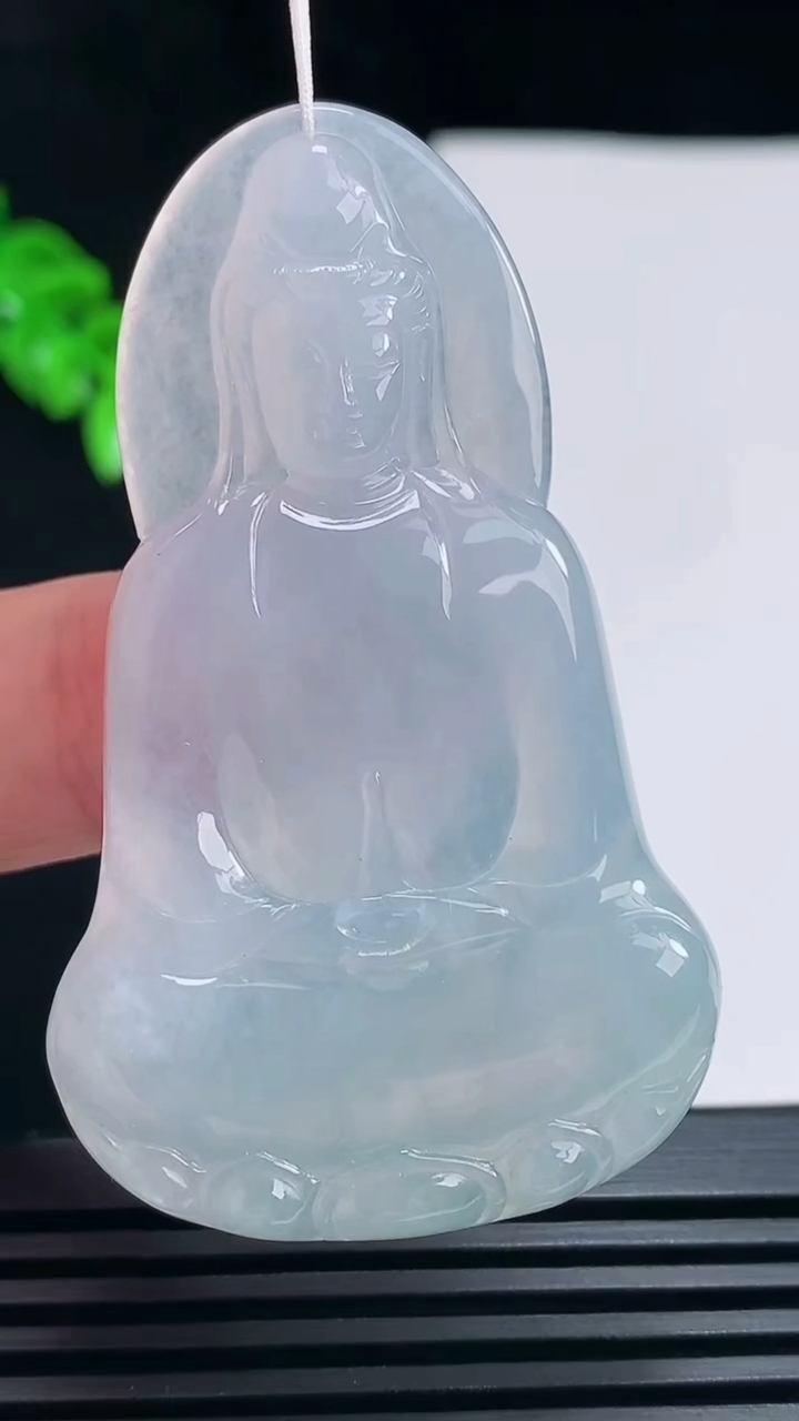天然A货翡翠冰种紫罗兰素衣观音吊坠，尺寸58.5-35-5.6 重量:20.02g
6月26日