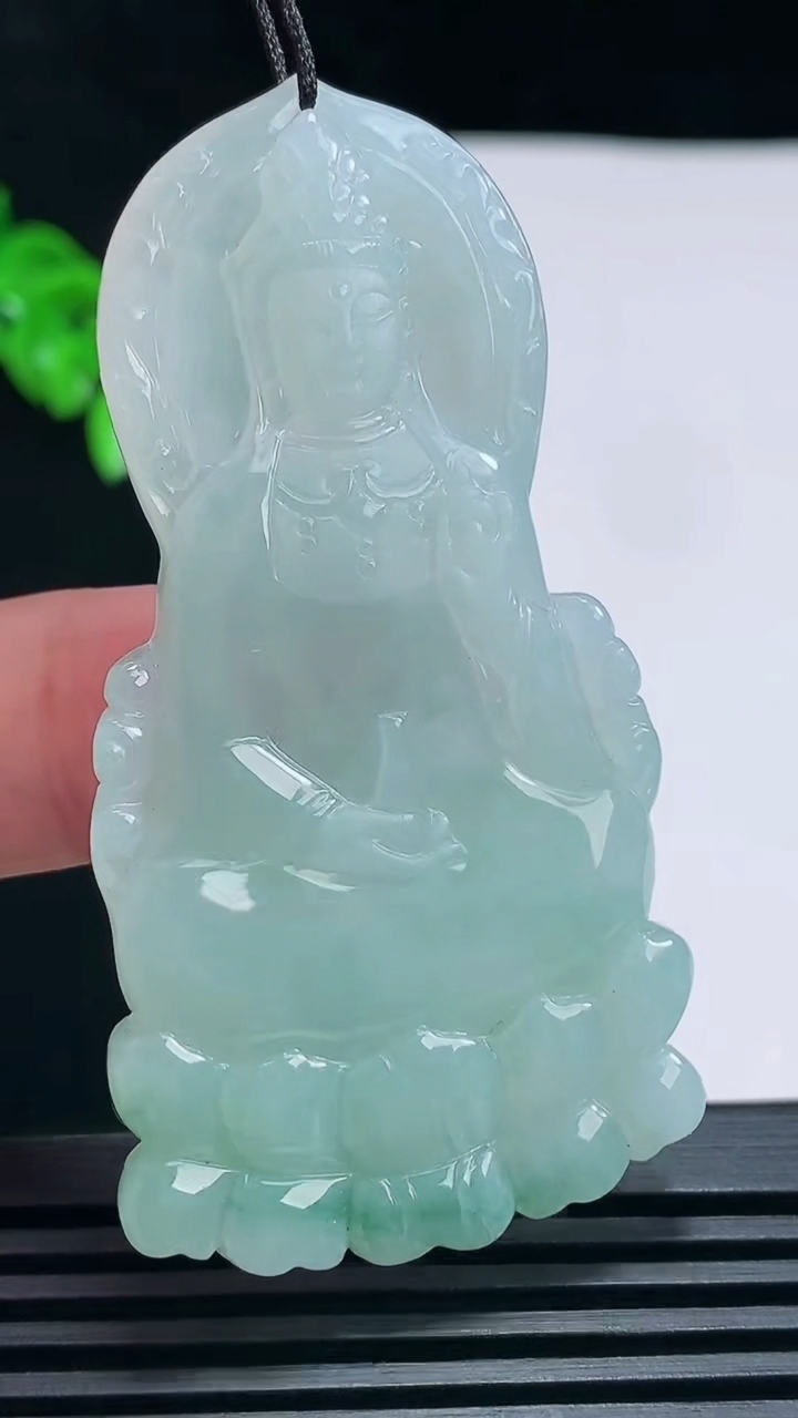 天然A货翡翠飘花素衣观音吊坠，尺寸63.8-33.5-5.5 重量:23.31g
6月26日
