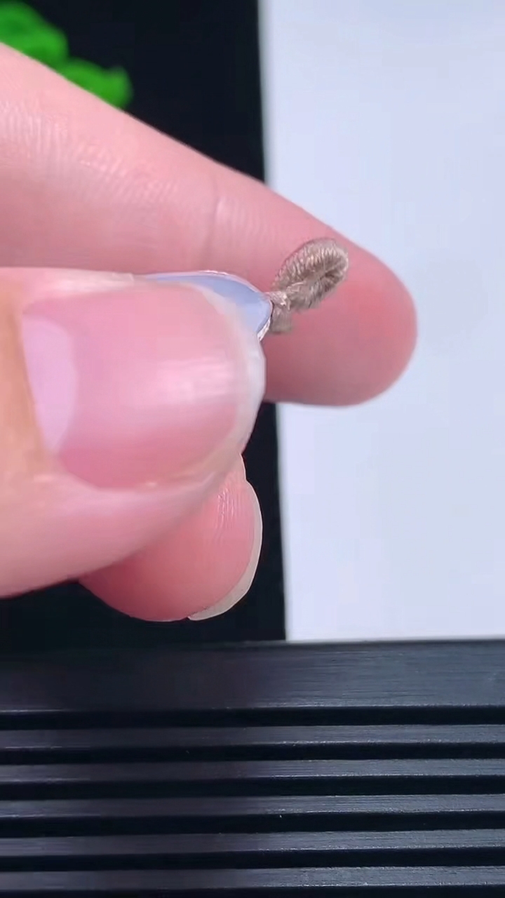天然A货翡翠紫罗兰平安扣吊坠，尺寸23.5-6 重量:7.00g
6月26日