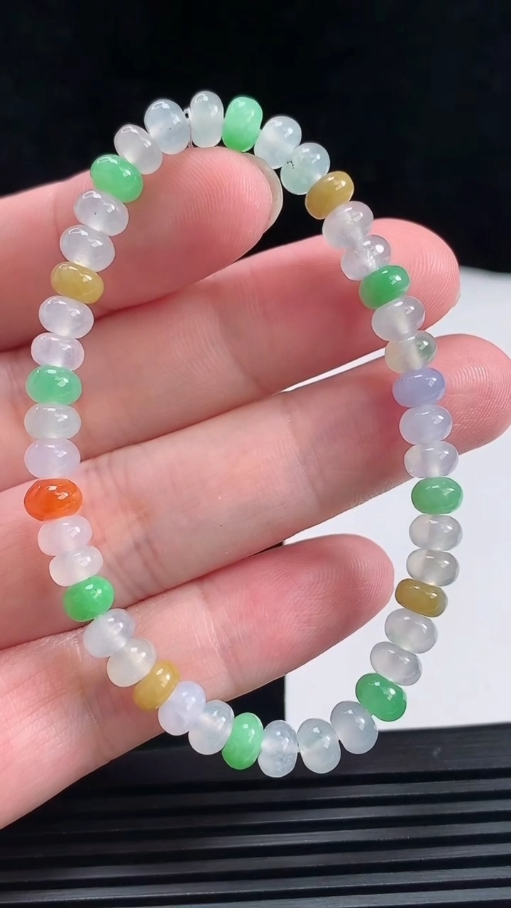 天然A货翡翠三彩算盘珠手串，尺寸6-3 重量:11.98g6月26日
工厂直销收藏佳品,种好水足，色泽均匀，有种有色，上手高大气！