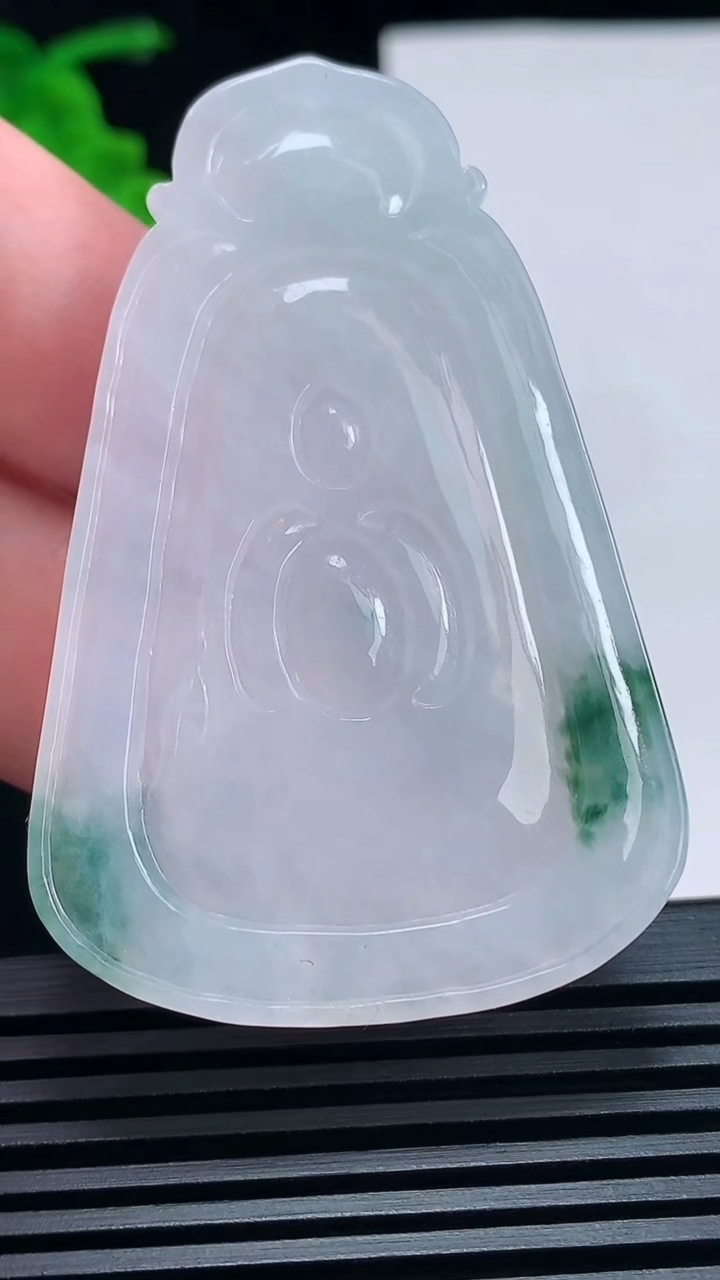 天然A货翡翠冰种飘花大日如来佛吊坠，尺寸59.3-39-6 重:23.84g  h1112
6月26日