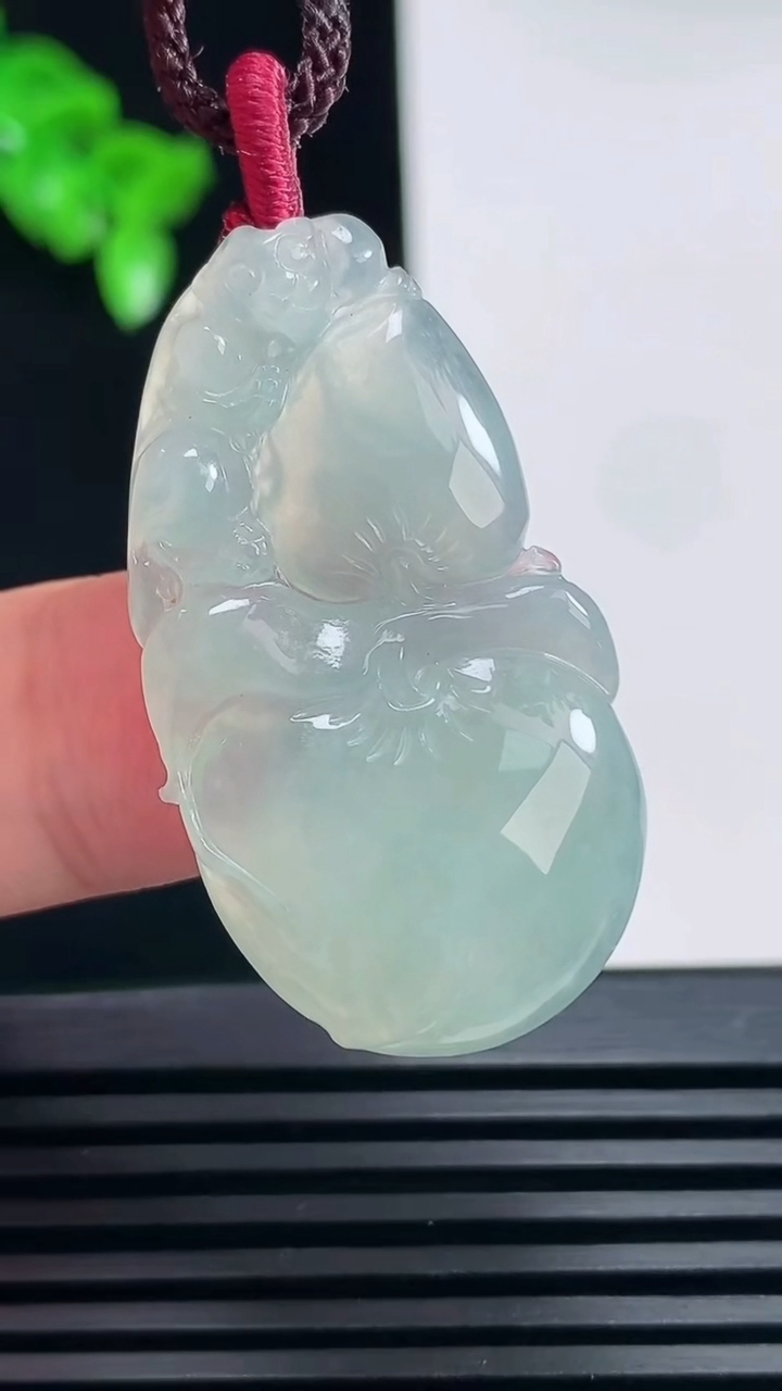 天然A货翡翠寿桃吊坠，尺寸36-19-5.2 重量:6.53g
6月26日