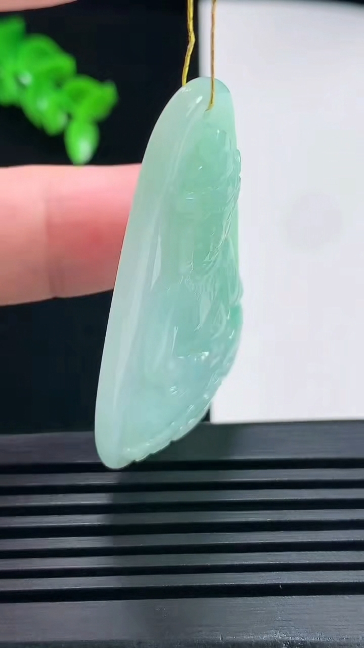 天然A货翡翠观音菩萨吊坠，尺寸51-29-7 重量:16.13g
6月26日