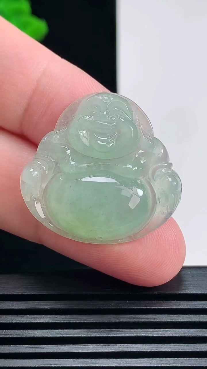 天然A货翡翠佛公吊坠，尺寸28-29.6-5.6 重量:7.13g
6月26日