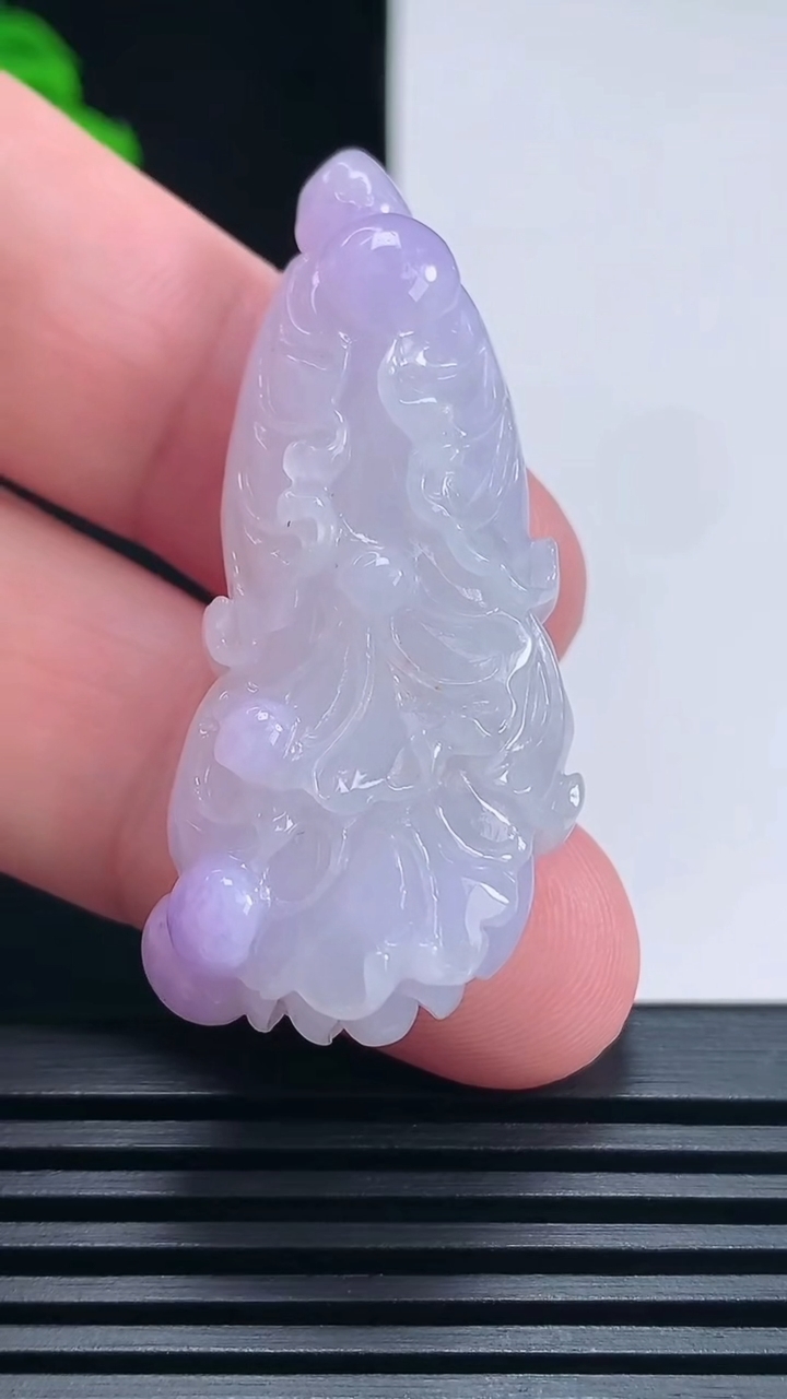 天然A货翡翠紫罗兰白菜吊坠，尺寸46-20-10.8 重量:16.59g
6月26日