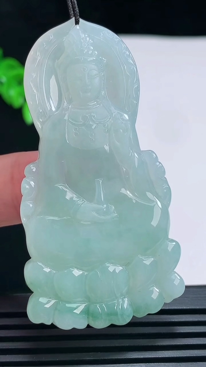 天然A货翡翠飘花素衣观音吊坠，尺寸63.8-33.5-5.5 重量:23.31g
6月26日