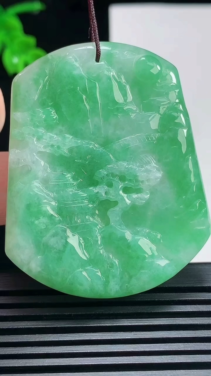 天然A货翡翠山水牌吊坠，尺寸52-38.8-5 重:23.34g  h378
6月26日