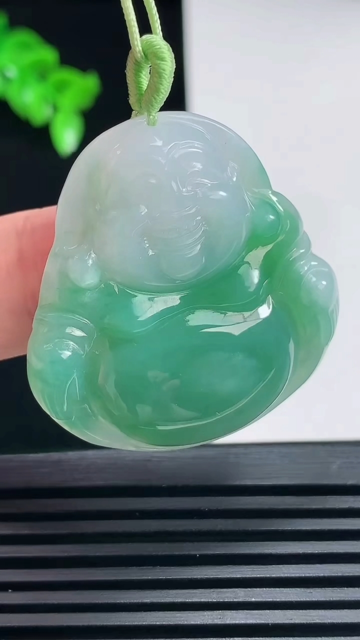 天然A货翡翠佛公吊坠，尺寸36-35-6 重量:13.77g
6月26日