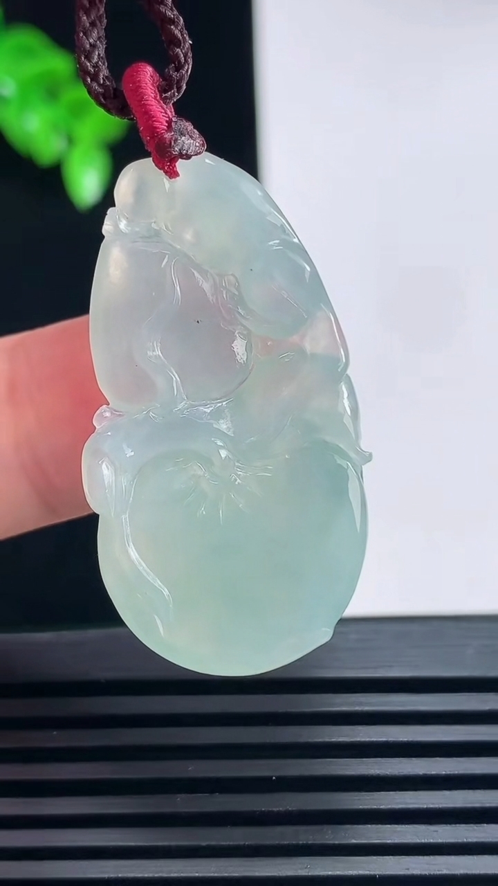 天然A货翡翠寿桃吊坠，尺寸36-19-5.2 重量:6.53g
6月26日