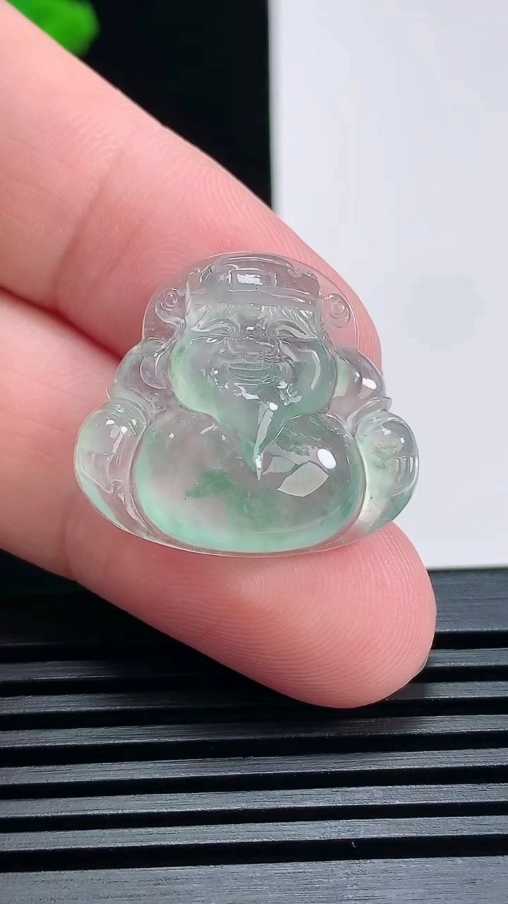 天然A货翡翠种飘花财神爷镶嵌件，尺寸22.5-25-6 重量:5.00g
6月26日