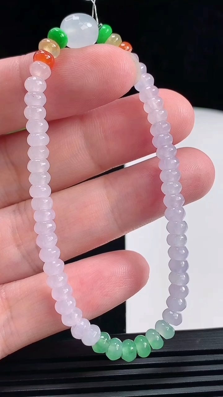天然A货翡翠三彩算盘珠手串，尺寸5-3.2 重量:9.80g6月26日
工厂直销收藏佳品,种好水足，