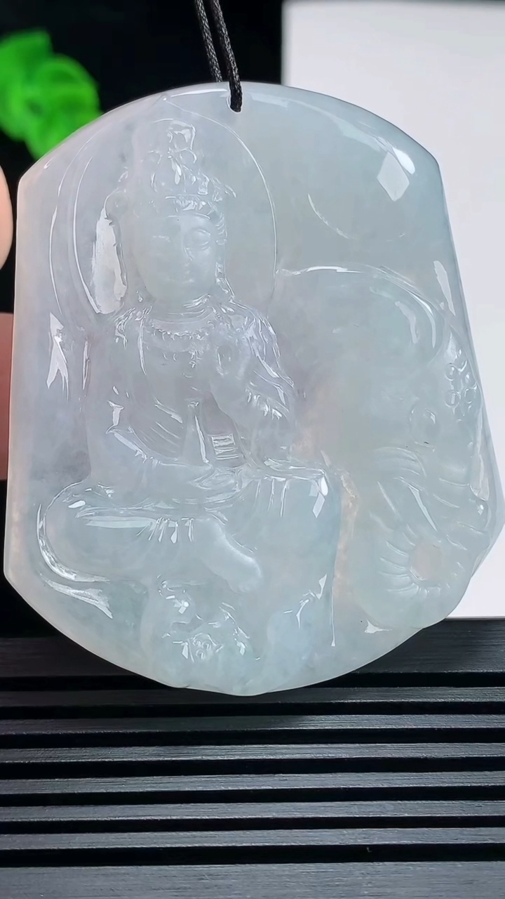 天然A货翡翠普贤菩萨吊坠，尺寸55-47-5.6 重量:30.38g
6月26日