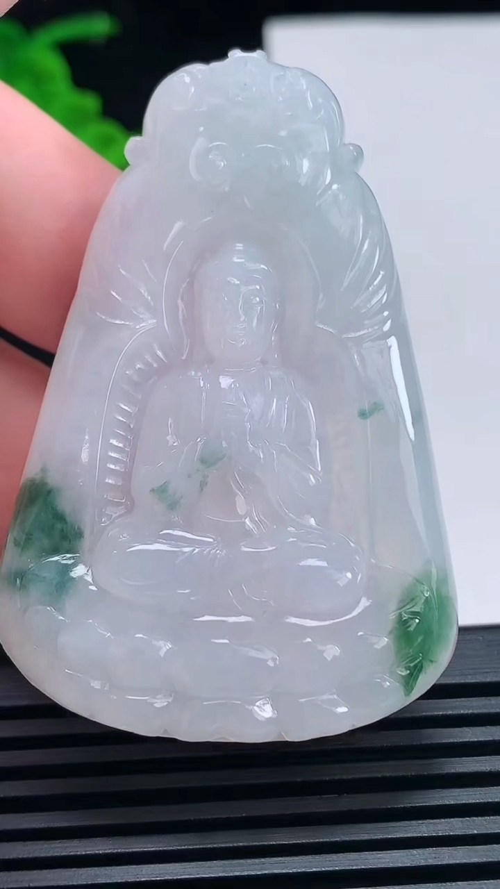 天然A货翡翠冰种飘花大日如来佛吊坠，尺寸59.3-39-6 重:23.84g  h1112
6月26日