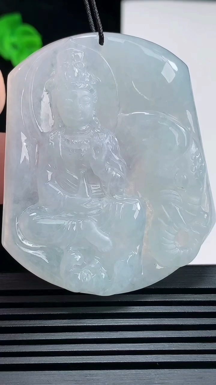 天然A货翡翠普贤菩萨吊坠，尺寸55-47-5.6 重量:30.38g
6月26日