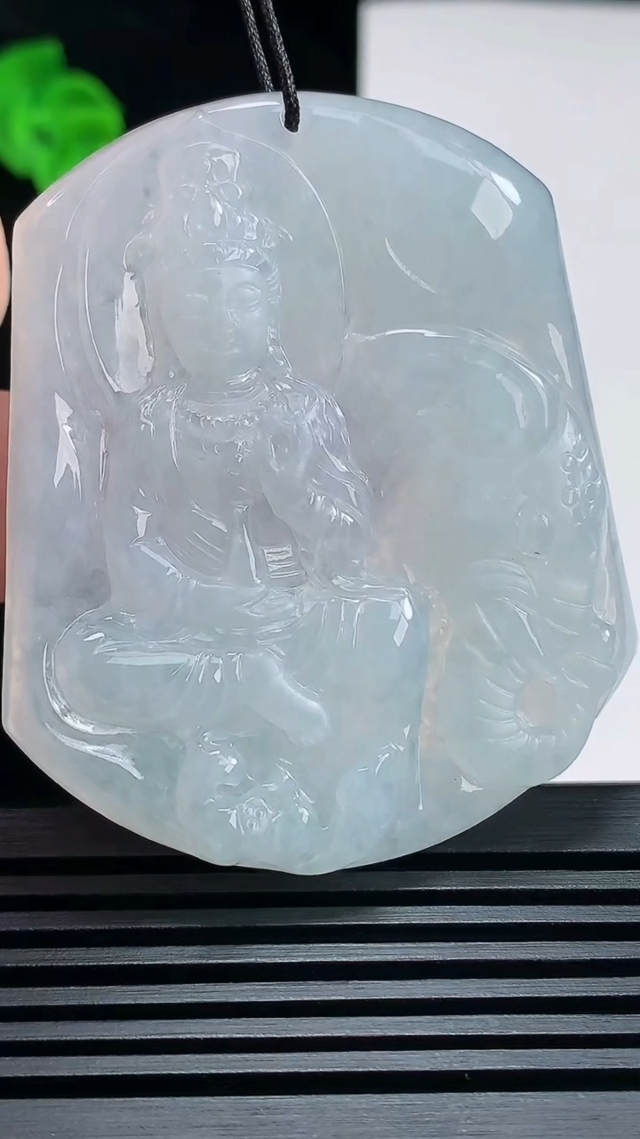天然A货翡翠普贤菩萨吊坠，尺寸55-47-5.6 重量:30.38g
6月26日