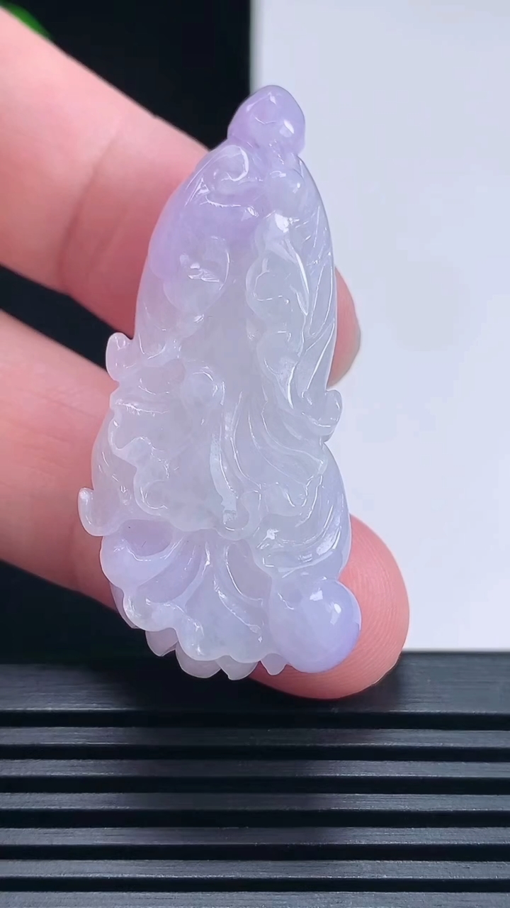 天然A货翡翠紫罗兰白菜吊坠，尺寸46-20-10.8 重量:16.59g
6月26日