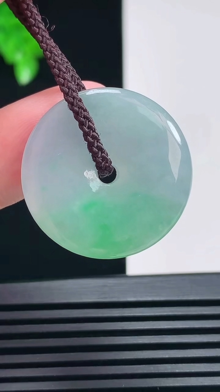 天然A货翡翠春带彩 紫罗兰平安扣吊坠，尺寸26-5 重量:6.78g
6月26日