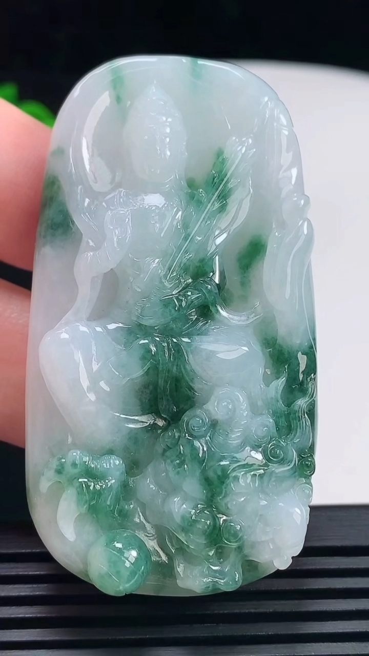 天然A货翡翠飘花文殊菩萨吊坠，尺寸64-34.5-9.8 重量:40.74g
6月26日