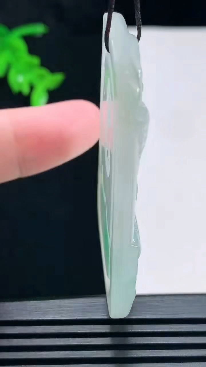 天然A货翡翠文殊菩萨吊坠，尺寸58-35.8-5.8 重:26.78g  h1112
6月26日