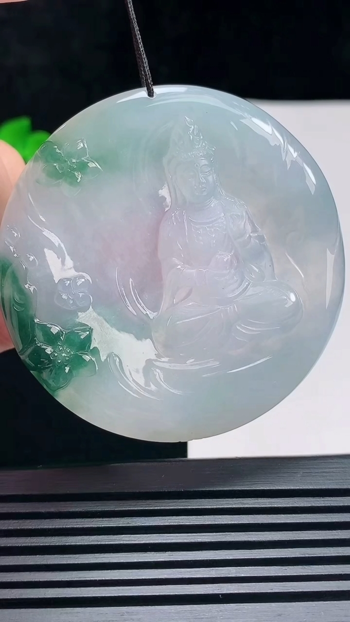 天然A货翡翠飘花观音菩萨吊坠，尺寸54-5.6 重量:35.38g
6月26日