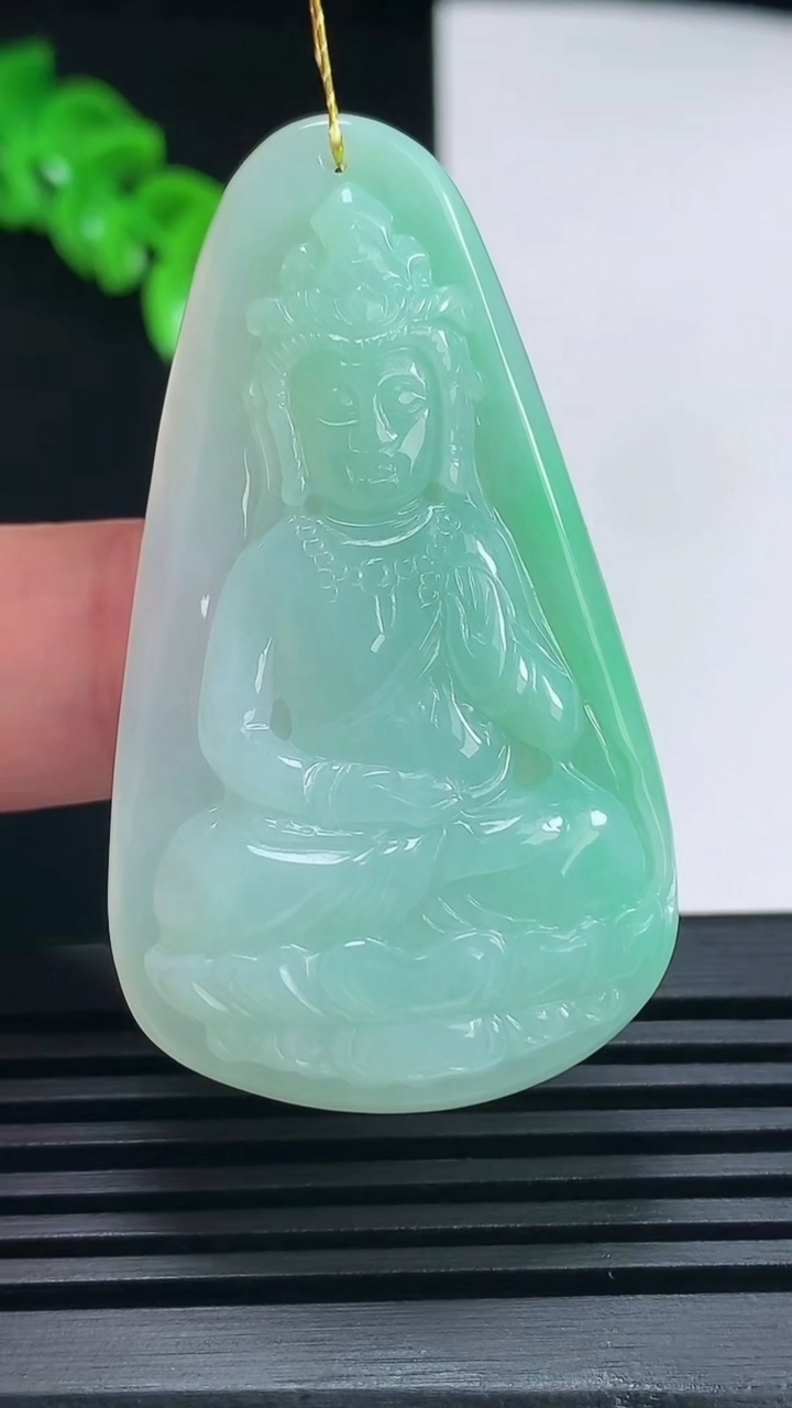 天然A货翡翠观音菩萨吊坠，尺寸51-29-7 重量:16.13g
6月26日