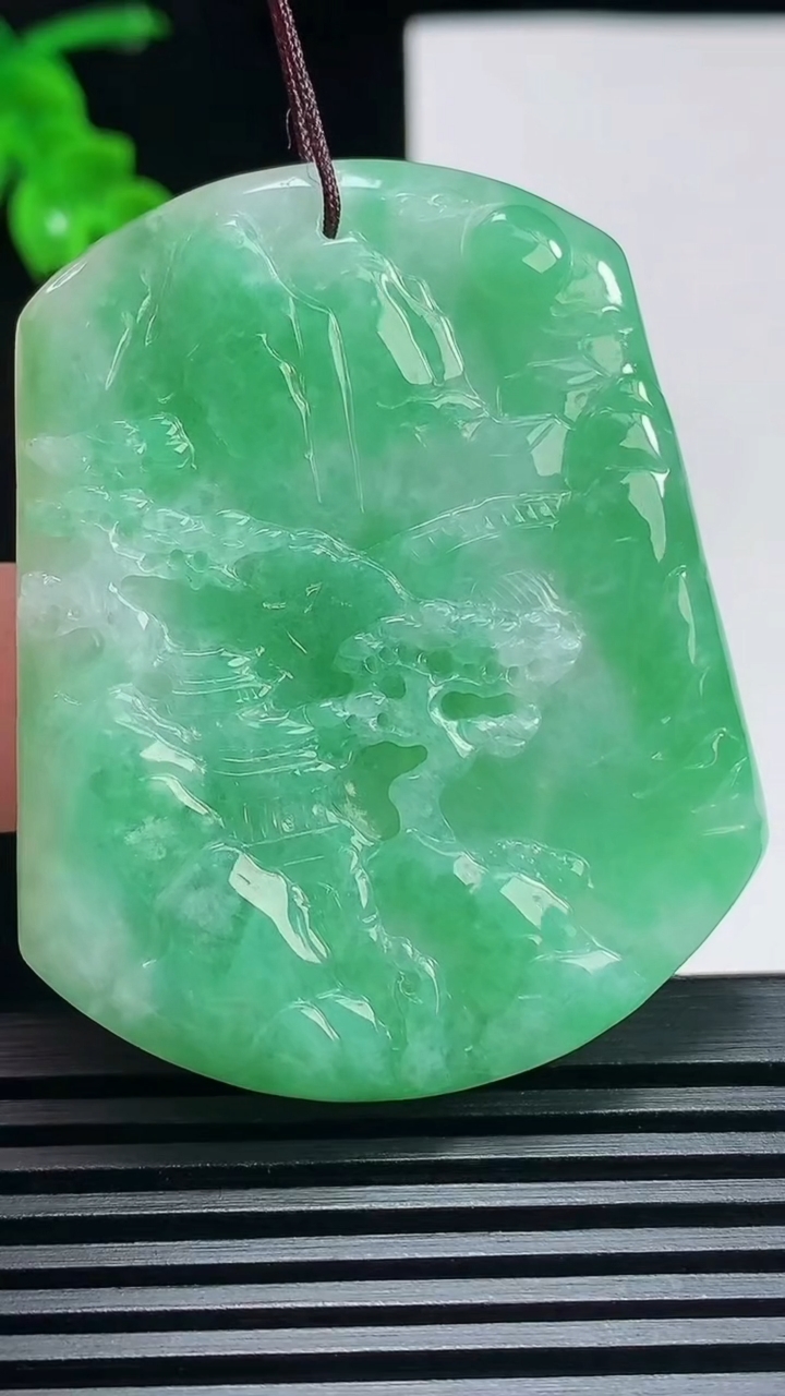 天然A货翡翠山水牌吊坠，尺寸52-38.8-5 重:23.34g  h378
6月26日