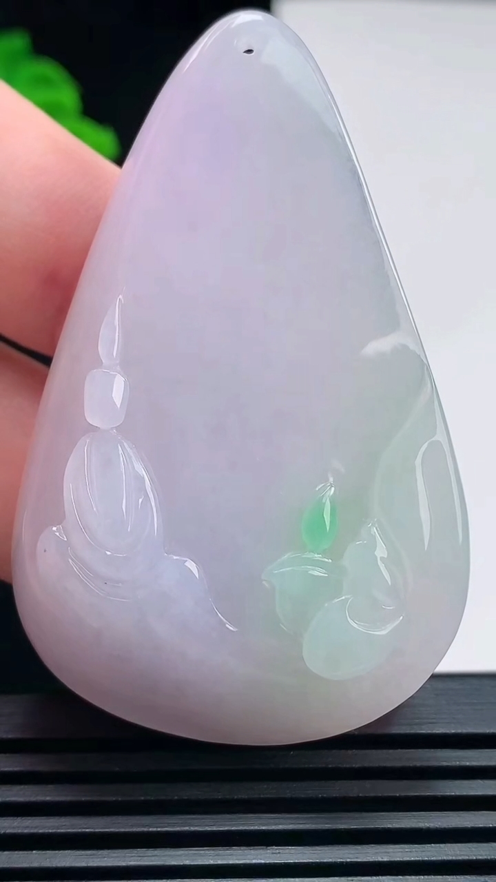 天然A货翡翠春带彩 紫罗兰无相观音吊坠，尺寸60-38-11.5 重量:31.27g
6月26日