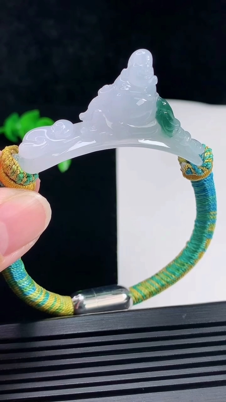 天然A货翡翠冰种飘花逍遥佛手牌，尺寸48.5-12.5-21.5 重量:24.47g
6月26日