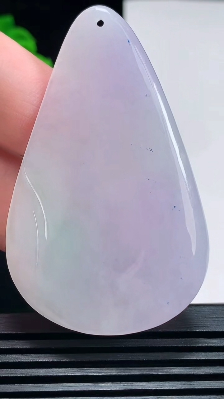 天然A货翡翠春带彩 紫罗兰无相观音吊坠，尺寸60-38-11.5 重量:31.27g
6月26日