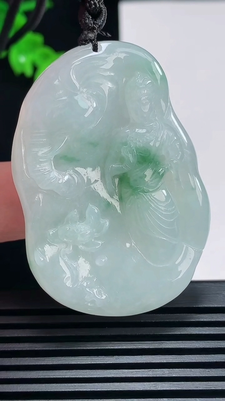 天然A货翡翠飘花普贤菩萨吊坠，尺寸51.5-36-6.5 重:23.28g  h1112
6月26日