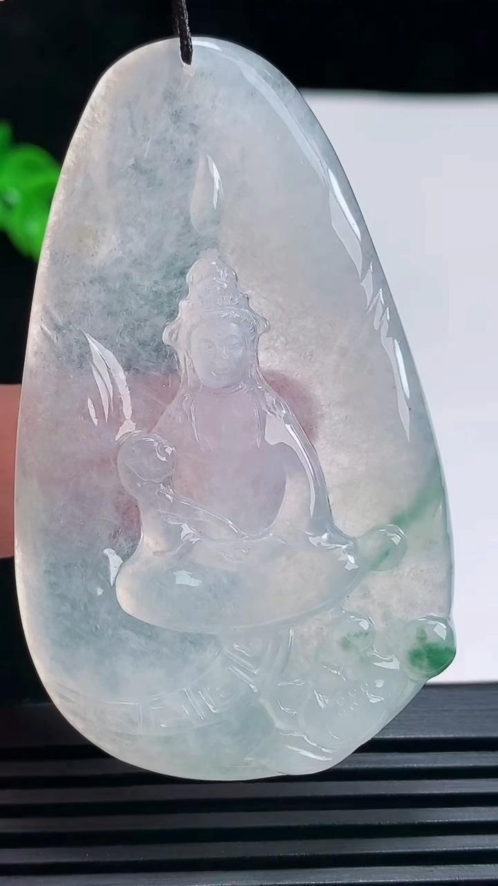 天然A货翡翠飘花大势至菩萨吊坠，尺寸63.5-38-4 重量:20.74g
6月26日