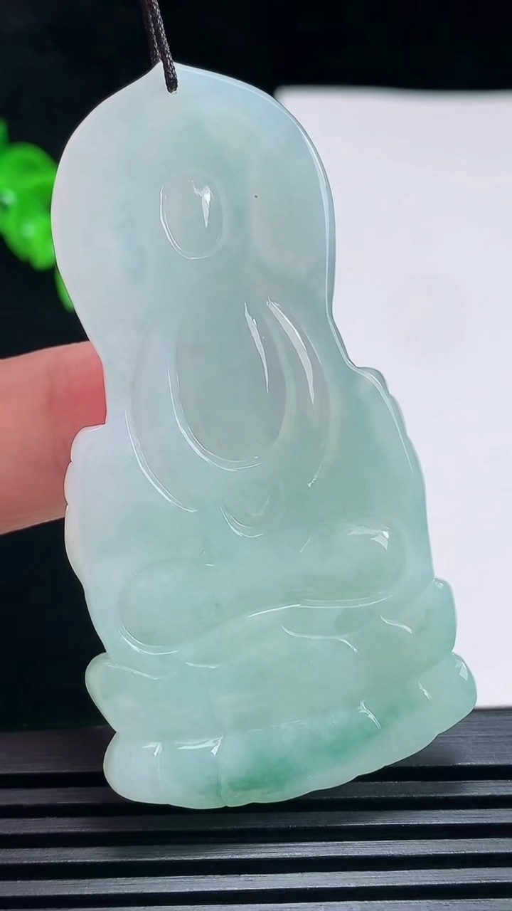 天然A货翡翠飘花素衣观音吊坠，尺寸63.8-33.5-5.5 重量:23.31g
6月26日
