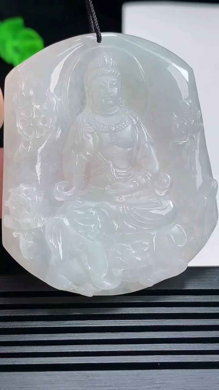 天然A货翡翠普贤菩萨吊坠，尺寸55.5-47.5-5.5 重量:32.94g
6月26日