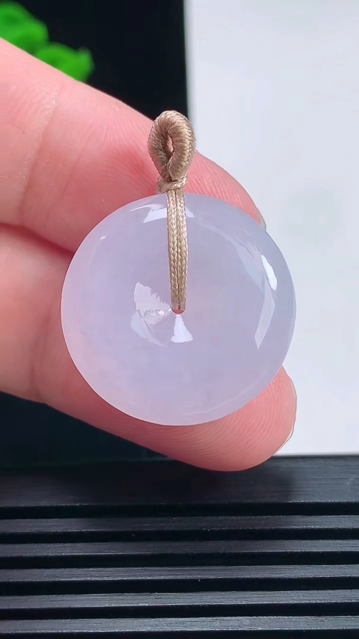 天然A货翡翠紫罗兰平安扣吊坠，尺寸23.5-6 重量:7.00g
6月26日
