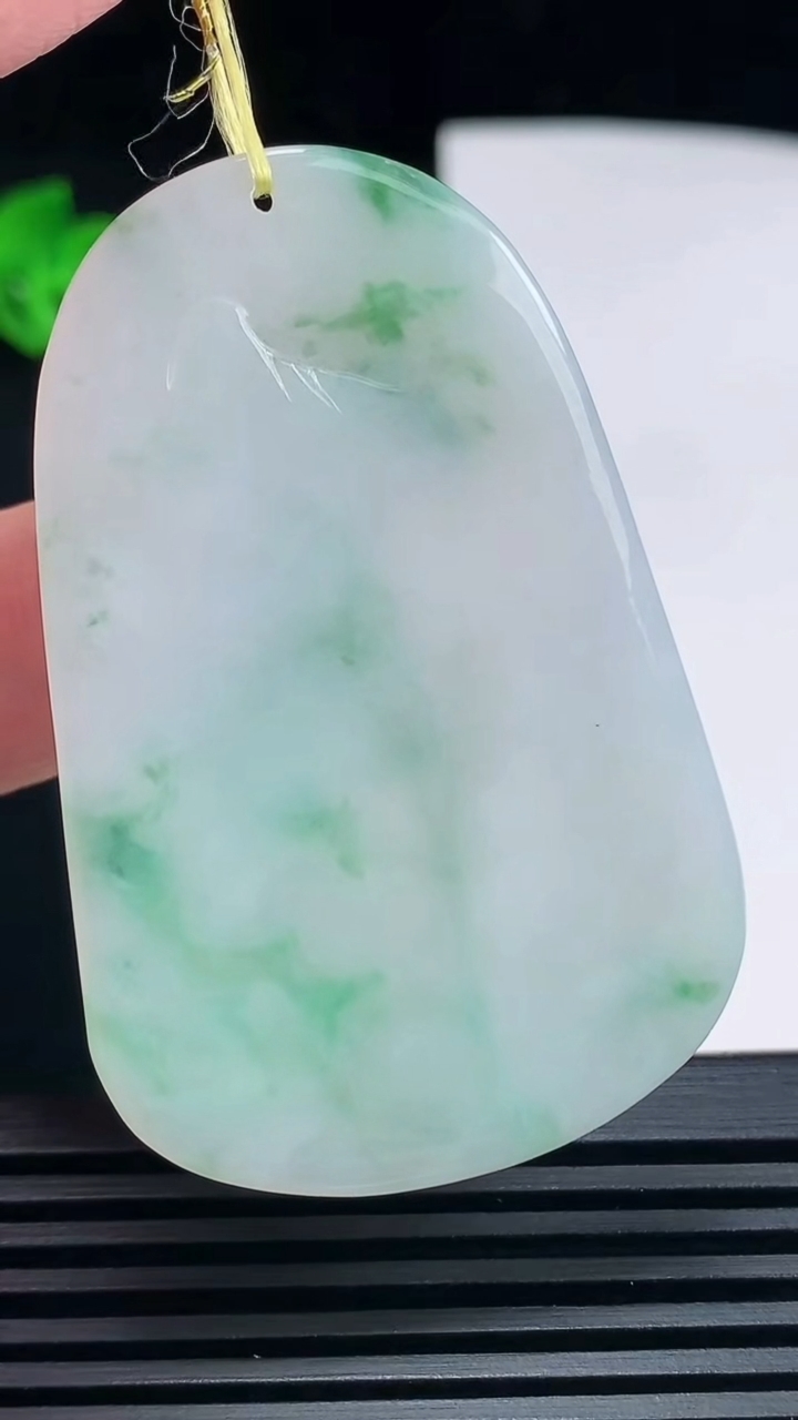 天然A货翡翠生肖马牌吊坠，尺寸54.5-35.6-6 重量:18.51g
6月26日