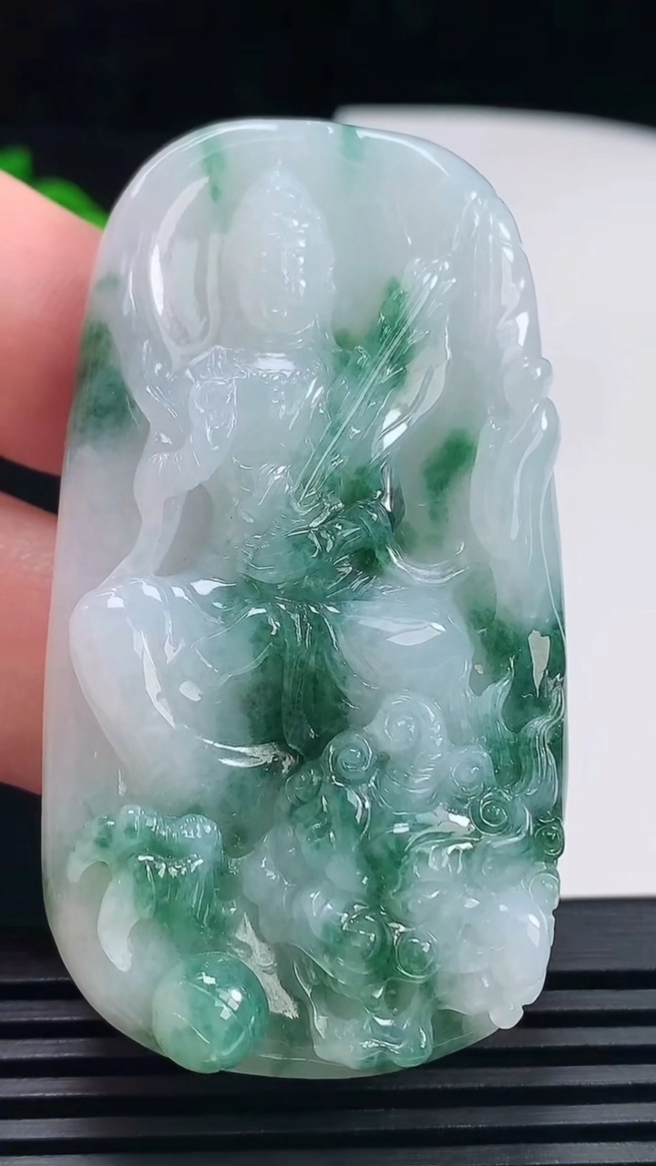 天然A货翡翠飘花文殊菩萨吊坠，尺寸64-34.5-9.8 重量:40.74g
6月26日
