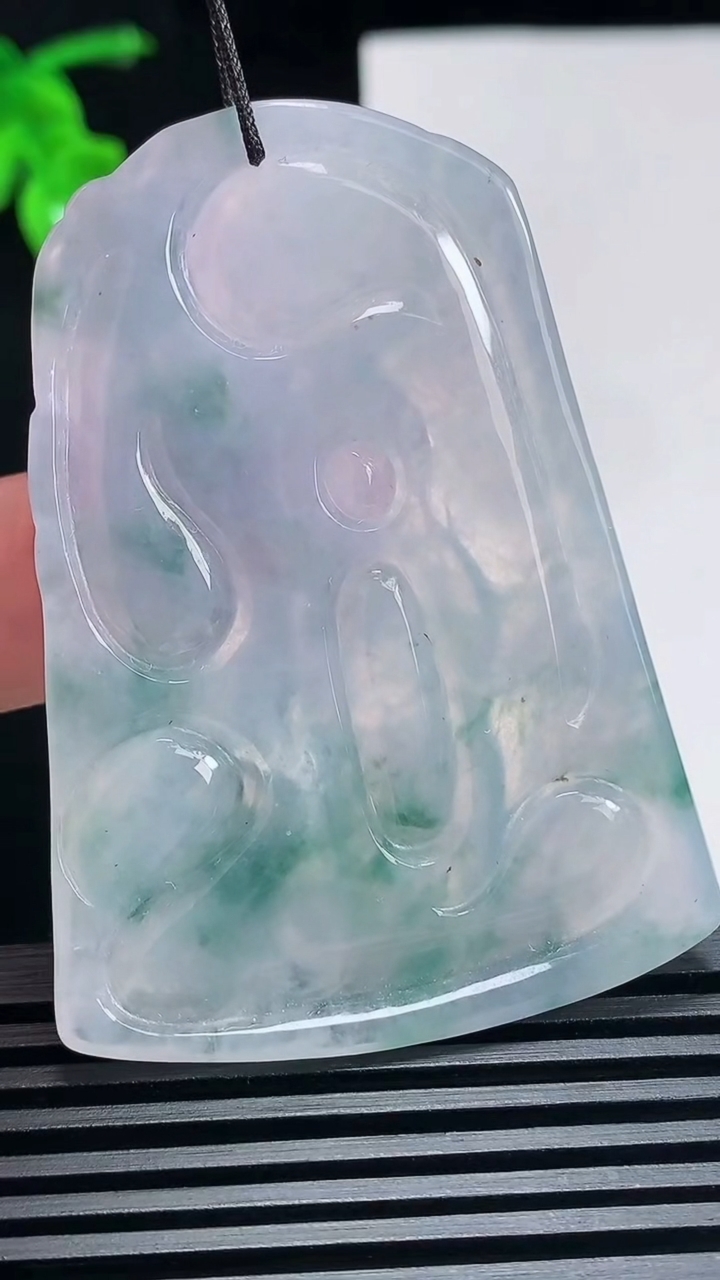 天然A货翡翠紫罗兰 飘花文殊菩萨吊坠，尺寸58-42-5.6 重:24.34g  h1112
6月26日