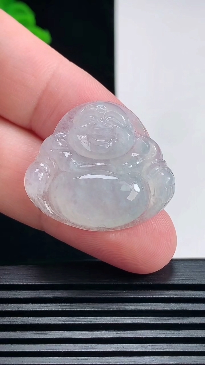 天然A货翡翠飘花佛公吊坠，尺寸26-30-5.5 重量:6.54g
6月26日