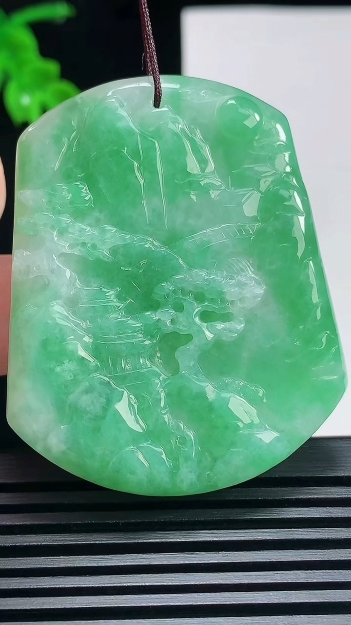 天然A货翡翠山水牌吊坠，尺寸52-38.8-5 重:23.34g  h378
6月26日