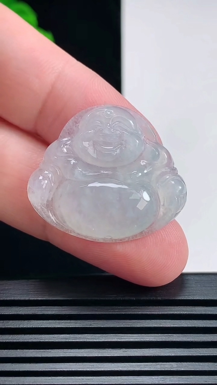 天然A货翡翠飘花佛公吊坠，尺寸26-30-5.5 重量:6.54g
6月26日