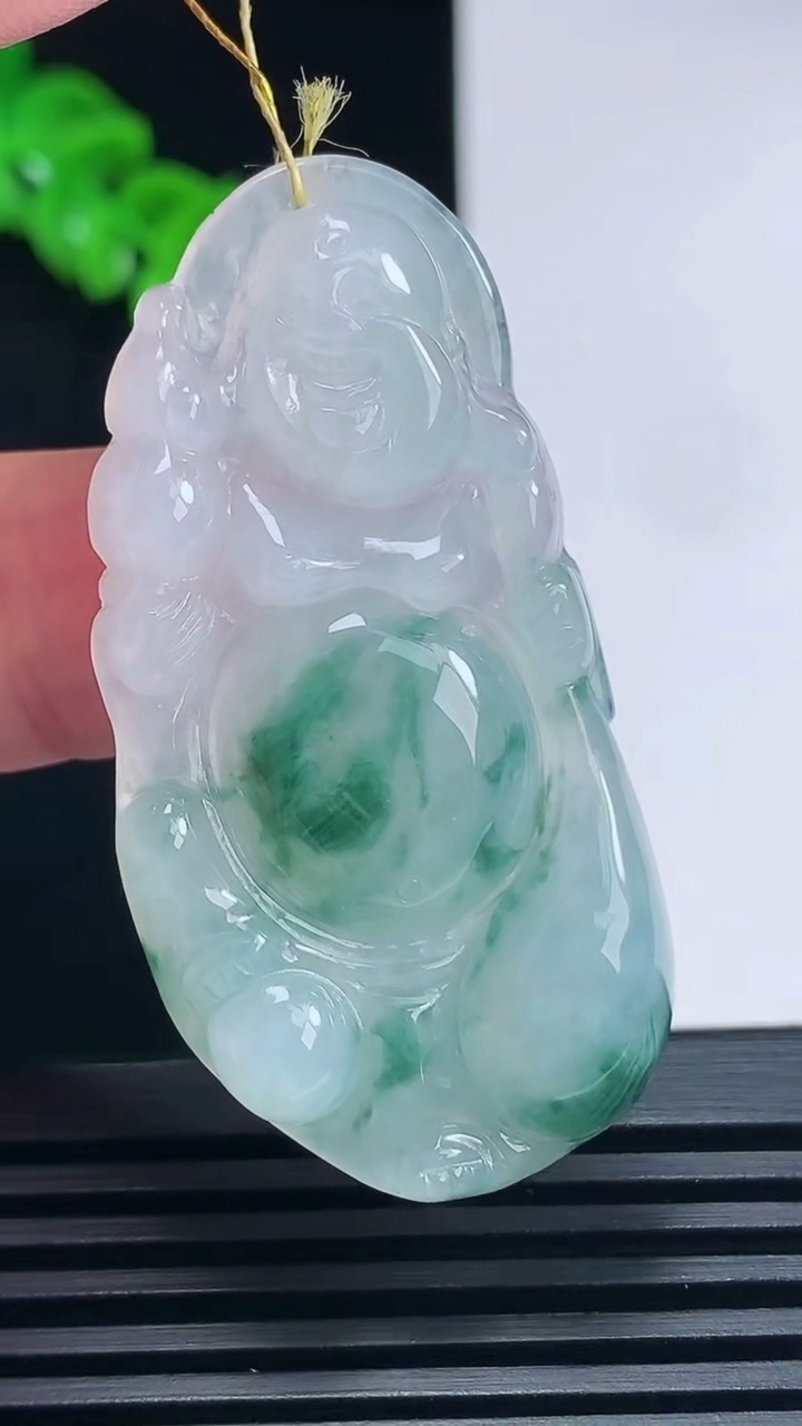 天然A货翡翠飘花布袋佛吊坠，尺寸49-24.5-6.2 重量:13.02g
6月26日