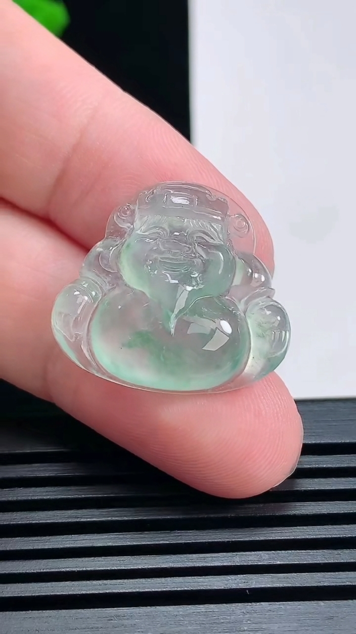 天然A货翡翠种飘花财神爷镶嵌件，尺寸22.5-25-6 重量:5.00g
6月26日