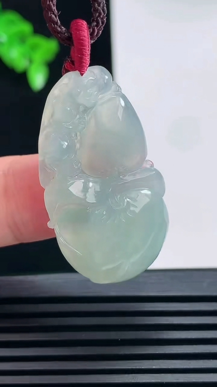 天然A货翡翠寿桃吊坠，尺寸36-19-5.2 重量:6.53g
6月26日