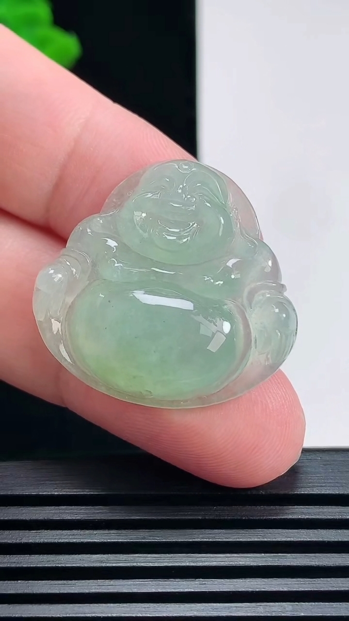 天然A货翡翠佛公吊坠，尺寸28-29.6-5.6 重量:7.13g
6月26日